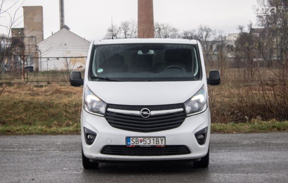 Opel Vivaro 2017 bílá