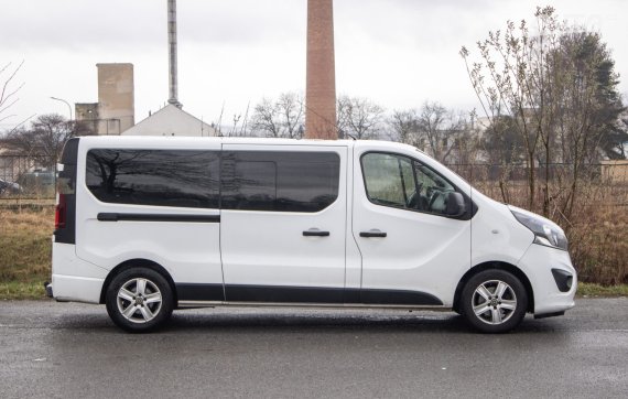 Opel Vivaro 2017 bílá
