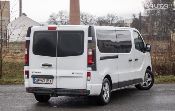 Opel Vivaro 2017 bílá