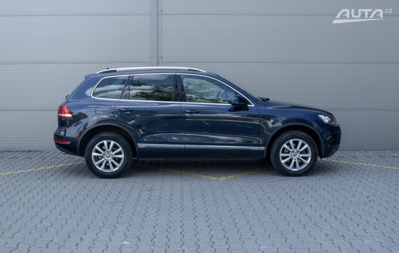 Volkswagen Touareg 2013 modrá