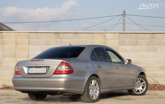 Mercedes-Benz E trieda Sedan 280 Elegance A/T 4-matic 2006 šedá