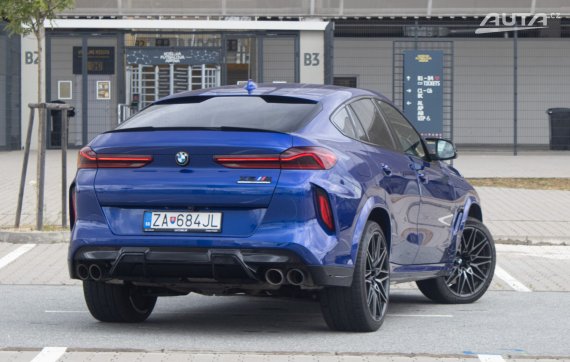 BMW X6 M Competition 2021 modrá
