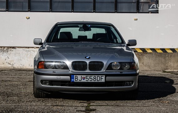 BMW Rad 5 540 i, 210kW, M6, 4d. / AJ NA SPLÁTKY / PROTIÚČET / 1999 stříbrná metalíza