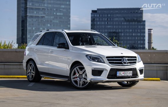 Mercedes-Benz ML 63 AMG, 430kW PERFORMANCE PACKAGE 2012 bílá