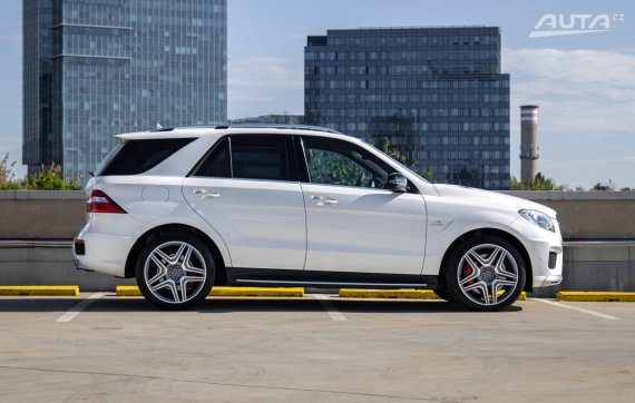 Mercedes-Benz ML 63 AMG, 430kW PERFORMANCE PACKAGE 2012 bílá