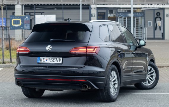Volkswagen Touareg 3.0 TDI 4Motion Tiptronic, 170kW (2020) / AJ NA SPLÁTKY / PROTIÚČET / 2020 černá