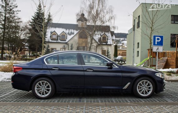 BMW Rad 5 530d XDrive 183 kw AT8 /AJ NA SPLÁTKY / PROTIÚČET/ 2017 modrá