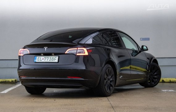 Tesla Model 3 Standard Range Plus 54kWh RWD 239kW / AJ NA SPLÁTKY / PROTIÚČET 2021 černá