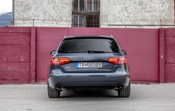 Audi A4 Avant 3.0 TDI V6 quattro 2009 šedá