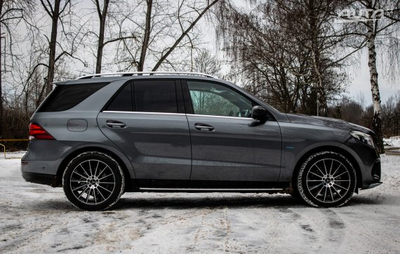 Mercedes-Benz GLE Trieda 550 E 4MATIC 325kW / AJ NA SPLÁTKY / PROTIÚČET 2018 šedá