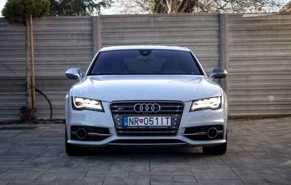 Audi S7 Sportback 4.0 TFSI V8 quattro S tronic / AJ NA SPLÁTKY / 2013 bílá