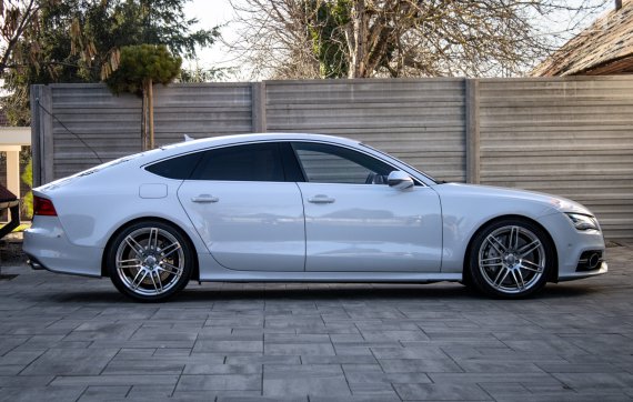 Audi S7 Sportback 4.0 TFSI V8 quattro S tronic / AJ NA SPLÁTKY / 2013 bílá