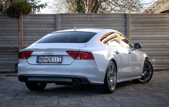 Audi S7 Sportback 4.0 TFSI V8 quattro S tronic / AJ NA SPLÁTKY / 2013 bílá
