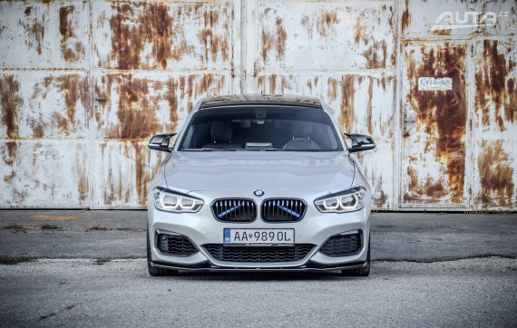 BMW Rad 1 M 140i xDrive A/T 2017 stříbrná metalíza