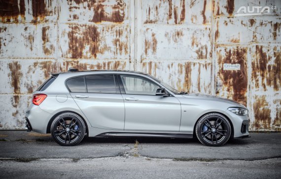 BMW Rad 1 M 140i xDrive A/T 2017 stříbrná metalíza