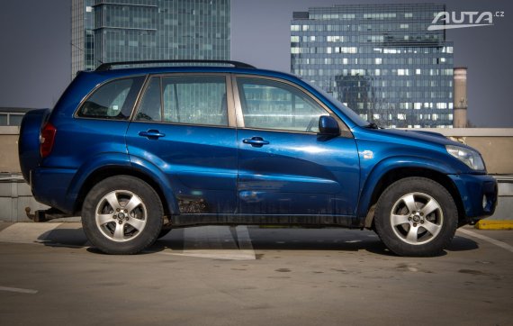 Toyota RAV4 2.0 D-4D / AJ NA SPLÁTKY / PROTIÚČET / 2005 modrá