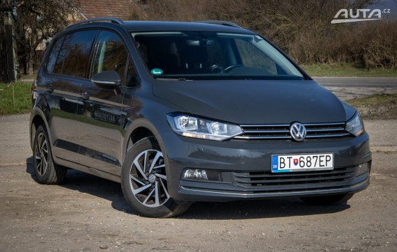 Volkswagen Touran 1.4 TSI ACT DSG / AJ NA SPLÁTKY / PROTIÚČET / 2018 šedá