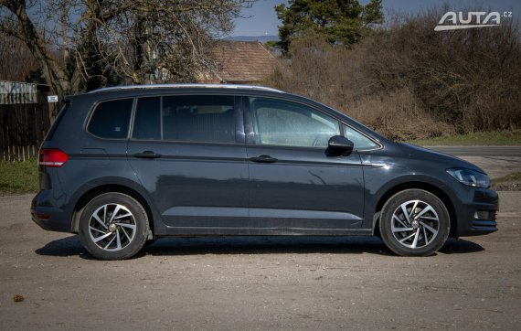 Volkswagen Touran 1.4 TSI ACT DSG / AJ NA SPLÁTKY / PROTIÚČET / 2018 šedá
