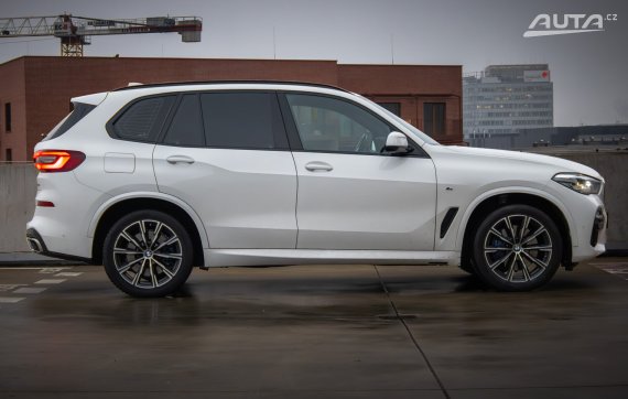 BMW X5 xDrive30d mHEV / AJ NA SPLÁTKY / PROTIÚČET / 2021 bílá