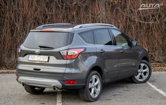 Ford Kuga 2.0 TDCi A/T AWD 4x4 110kw / AJ NA SPLÁTKY/ PROTIHODNOTA / 2016 šedá