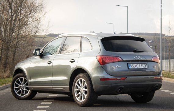 Audi Q5 3.0 TDI quattro 2011 šedá