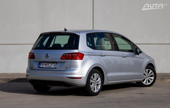 Volkswagen Golf Sportsvan 1.6 TDI / AJ NA SPLÁTKY / PROTIÚČET / 2015 stříbrná metalíza