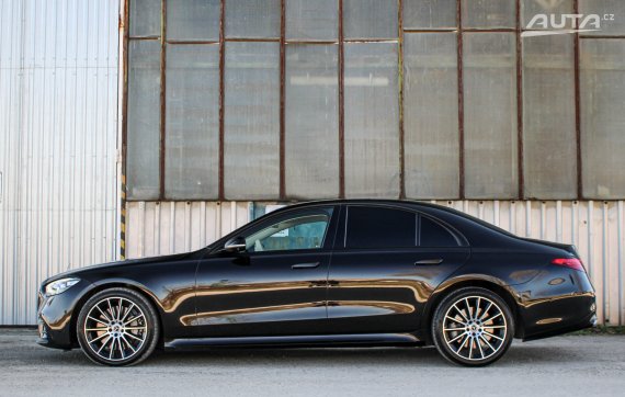 Mercedes-Benz S trieda Sedan S400d 243kW 4MATIC A/T / AJ NA SPLÁTKY / PROTIÚČET / 2021 černá