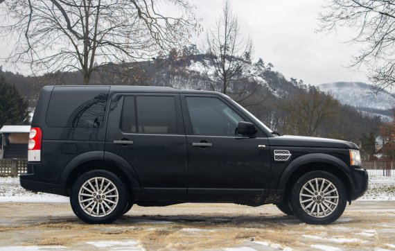 Land Rover Discovery 4  / AJ NA SPLÁTKY / PROTIÚČET / 2010 černá