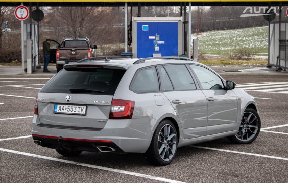 Škoda Octavia Combi 2.0 TDI RS DSG / AJ NA SPLÁTKY / PROTIHODNOTA / 2019 šedá
