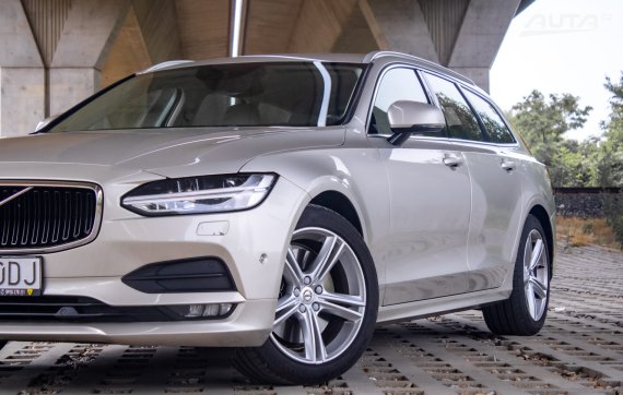 Volvo V90 D4 2.0L Inscription AWD A/T 2018 hnědá