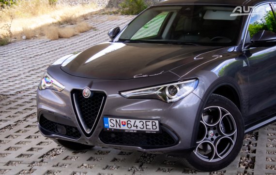Alfa Romeo Stelvio 2.0T Q4 206kw A/T 2019 šedá