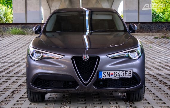 Alfa Romeo Stelvio 2.0T Q4 206kw A/T 2019 šedá