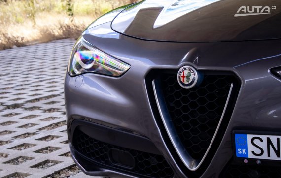 Alfa Romeo Stelvio 2.0T Q4 206kw A/T 2019 šedá