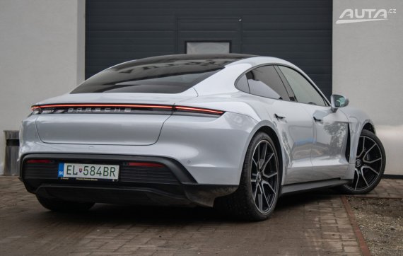 Porsche Taycan 350kw 2023 / AJ NA SPLÁTKY / PROTIÚČET 2023 šedá