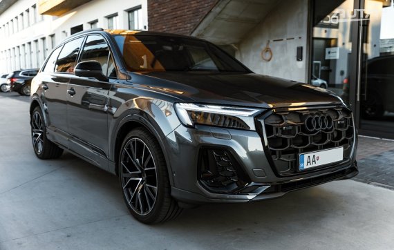 Audi Q7 50 TDI mHEV S-line quattro tiptronic / AJ NA SPLÁTKY / 2024 šedá