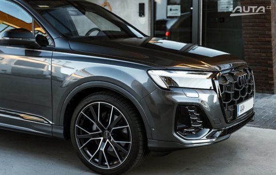 Audi Q7 50 TDI mHEV S-line quattro tiptronic / AJ NA SPLÁTKY / 2024 šedá