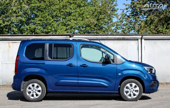 Opel Combo 1.5 CDTI Elegance Plus AT8 / AJ NA SPLÁTKY / PROTIÚČET / 2022 modrá