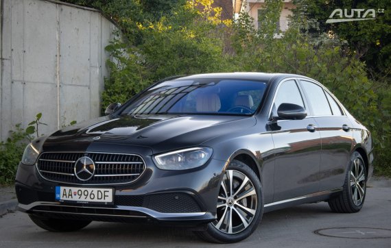 Mercedes-Benz E trieda Sedan 300 mHEV A/T / AJ NA SPLÁTKY / PROTIÚČET / 2021 - hlavní pohled