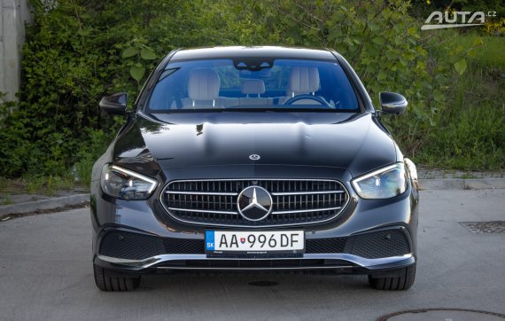 Mercedes-Benz E trieda Sedan 300 mHEV A/T / AJ NA SPLÁTKY / PROTIÚČET / 2021 šedá
