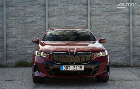 BMW 520 Touring 2024 červená