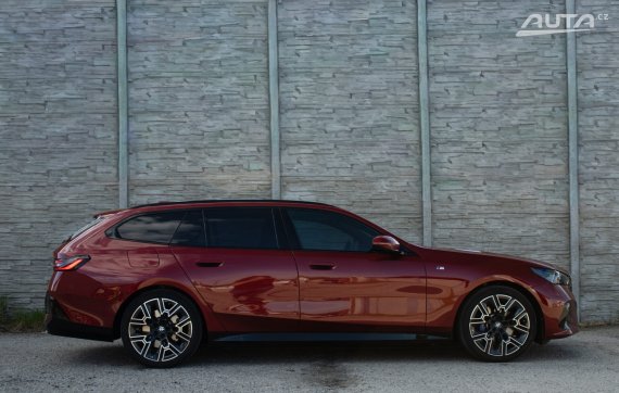 BMW 520 Touring 2024 červená