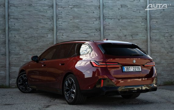 BMW 520 Touring 2024 červená