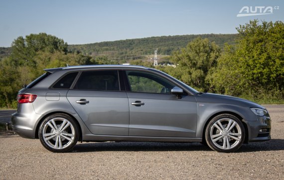 Audi A3 Sportback 1.6 TDI 81kW S-line M6 / AJ NA SPLÁTKY / PROTIÚČET 2016 šedá