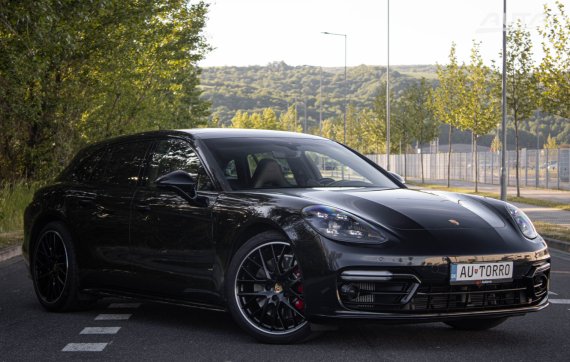 Porsche Panamera GTS 2019 černá