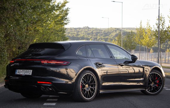 Porsche Panamera GTS 2019 černá