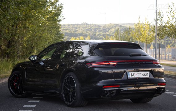 Porsche Panamera GTS 2019 černá