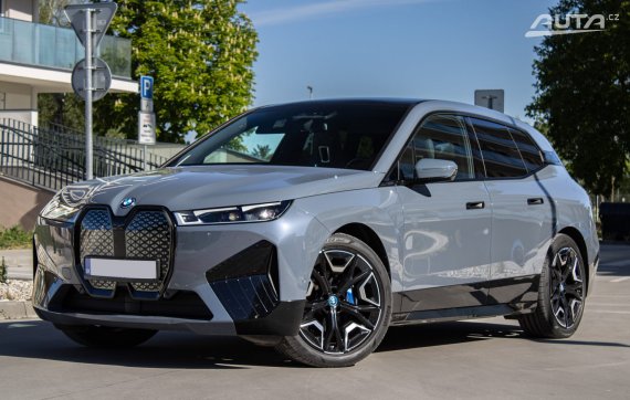 BMW iX 50 XDRIVE 385kW / NA SPLÁTKY / NA PROTIÚČET 2023 šedá