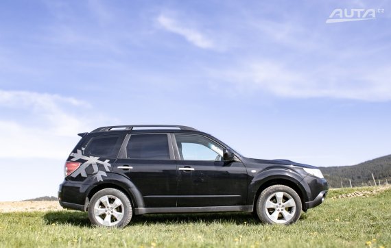 Subaru Forester 2.0 XS Comfort.  FINANCOVANIE/PROTIÚČET 2010 černá
