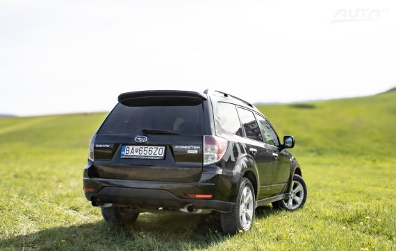 Subaru Forester 2.0 XS Comfort.  FINANCOVANIE/PROTIÚČET 2010 černá