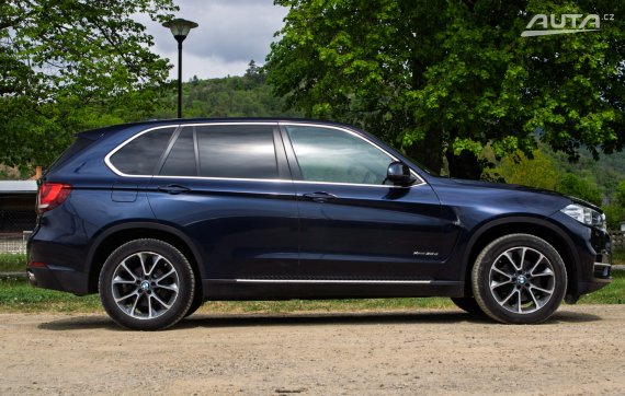 BMW X5 xDrive30d AT7 190kW / NA SPLÁTKY / NA PROTIÚČET 2015 modrá